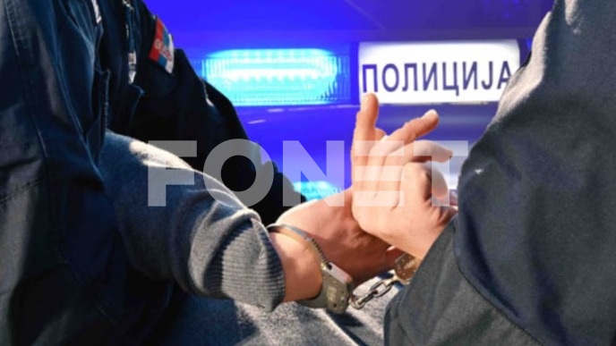 Povredio dva policajca